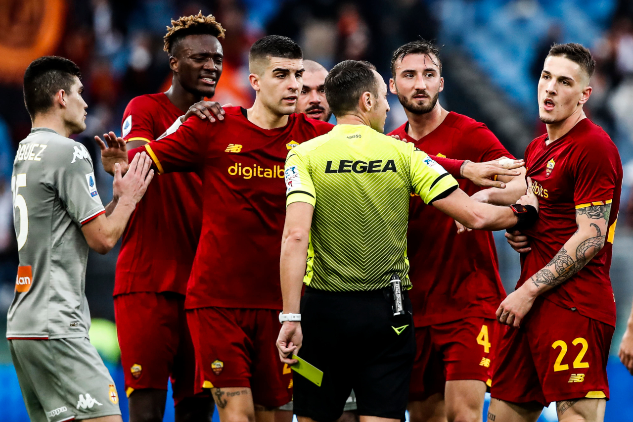 Roma-Nicolo-Zaniolo-referee