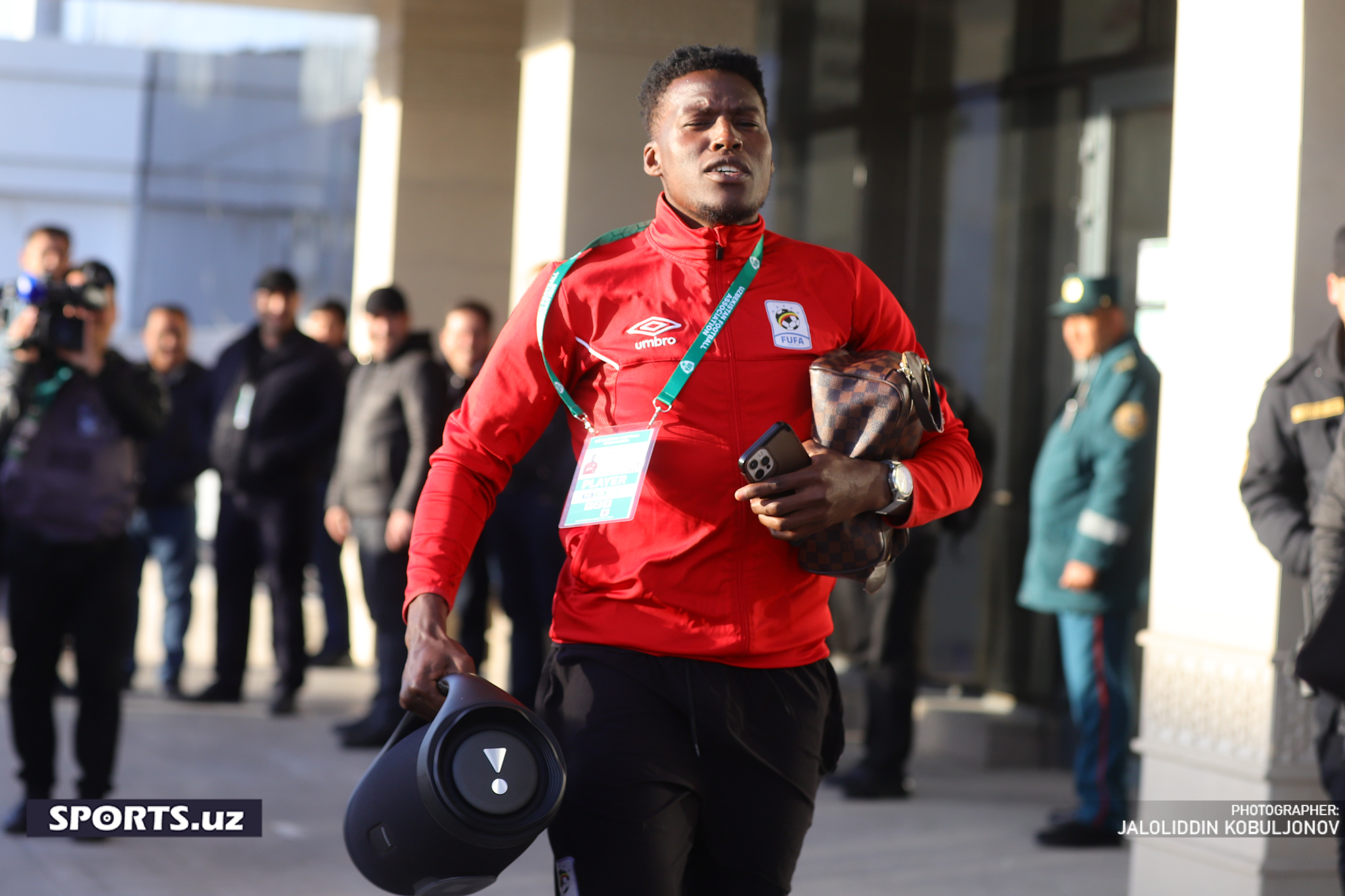 Uzbekistan - Uganda jamoalar stadionga keldi