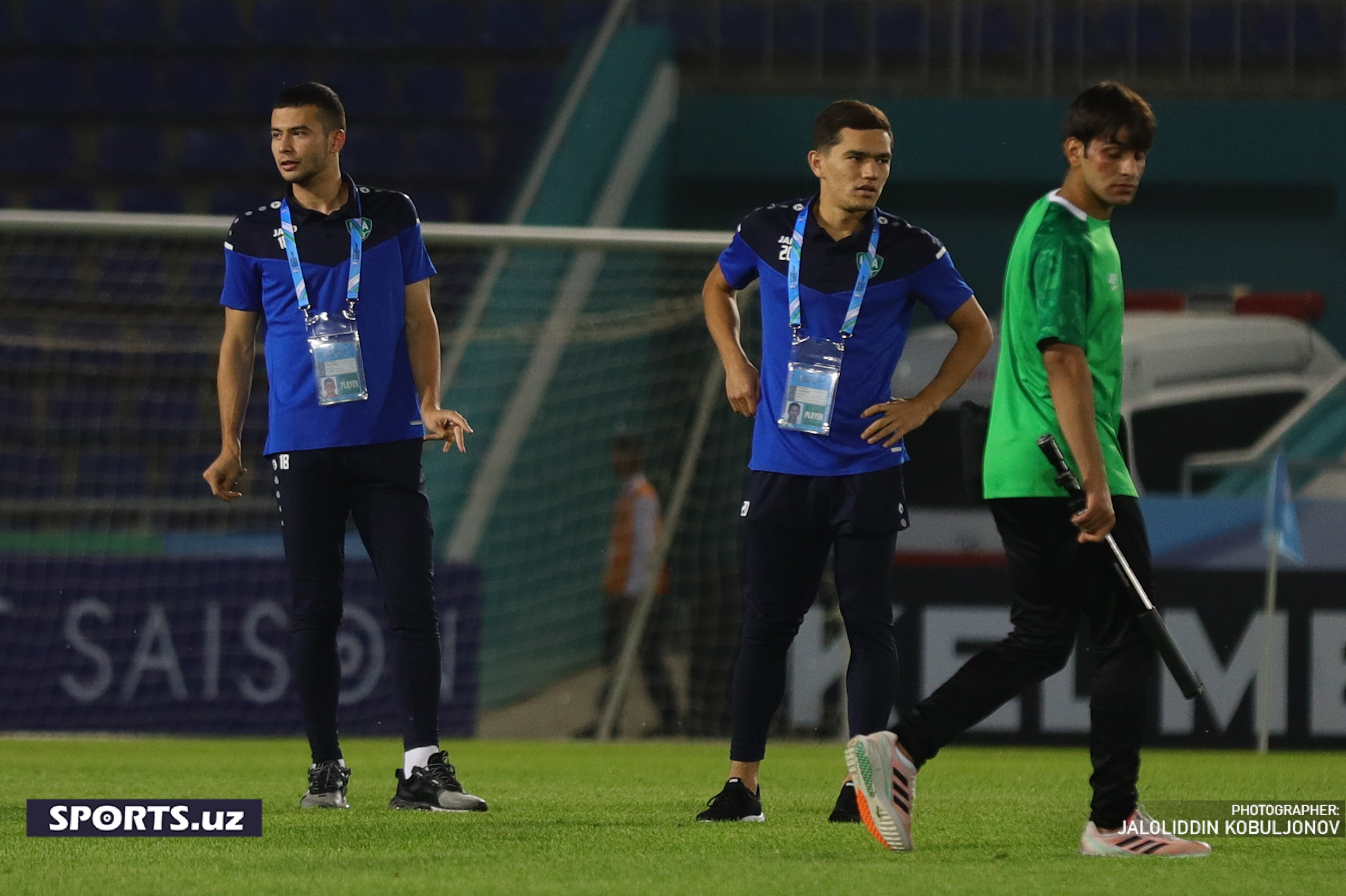 U23 Uzbekistan - Iran futbolchilar stadionda