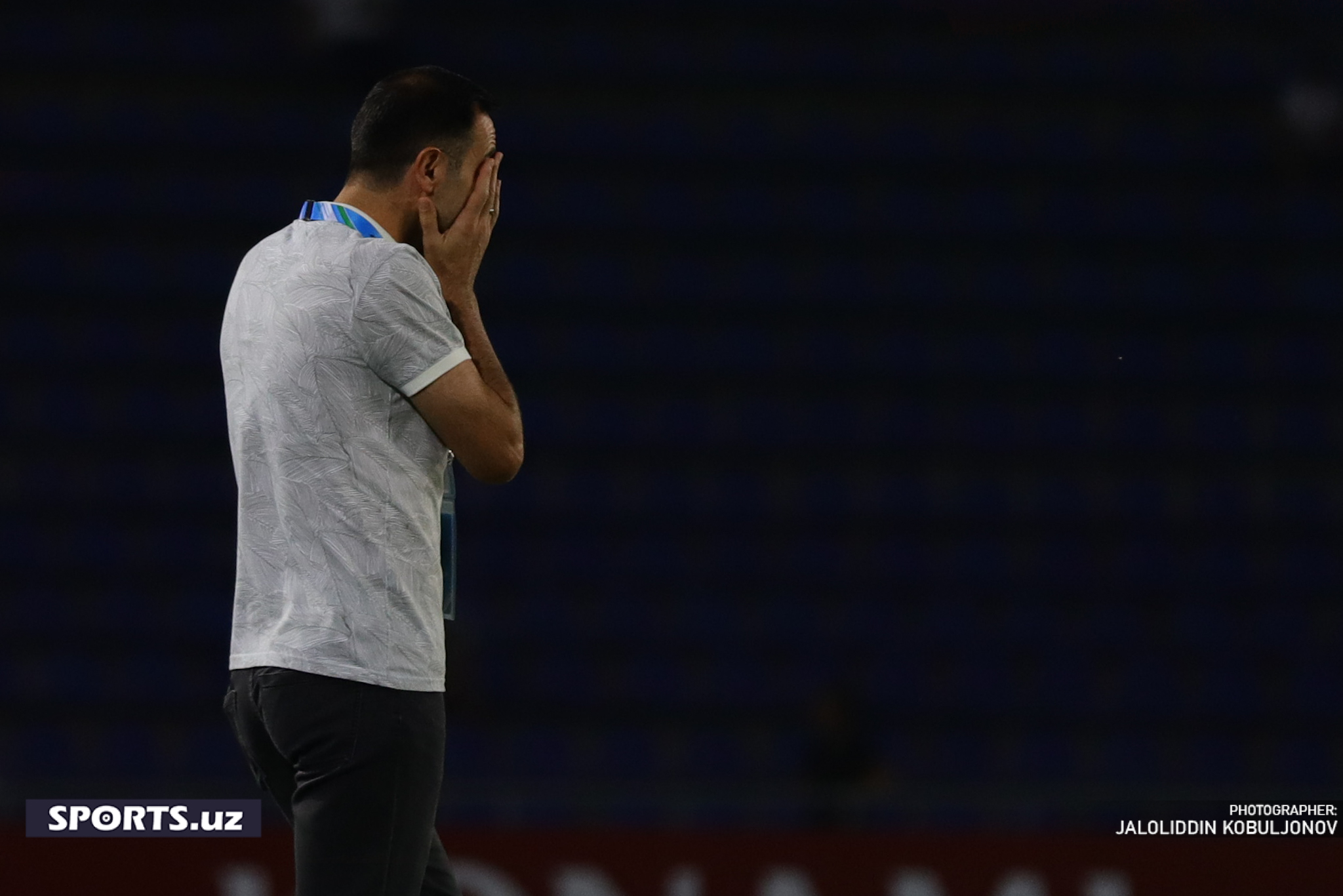 U23 Uzbekistan - Iran futbolchilar stadionda