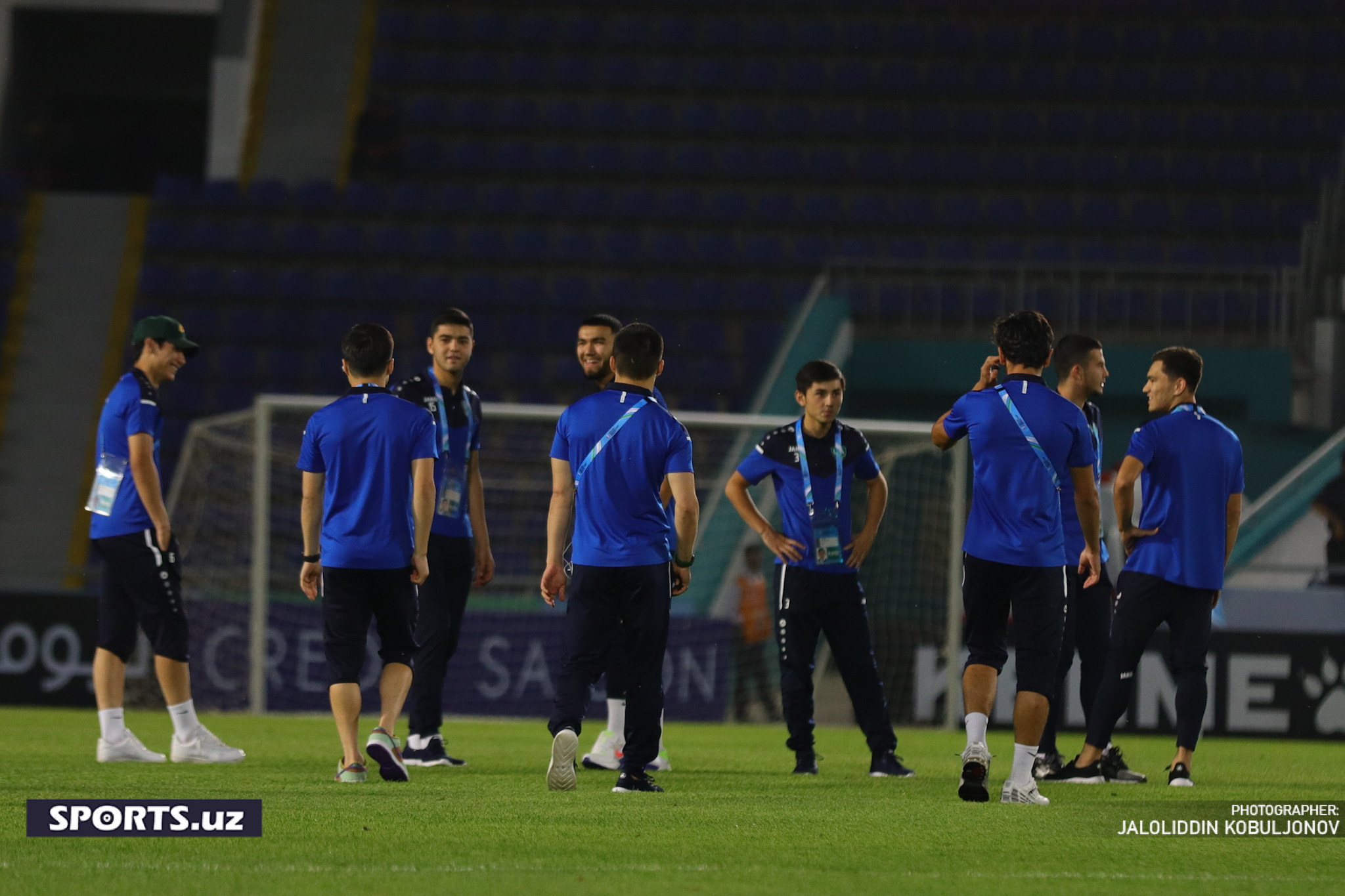 U23 Uzbekistan - Iran futbolchilar stadionda