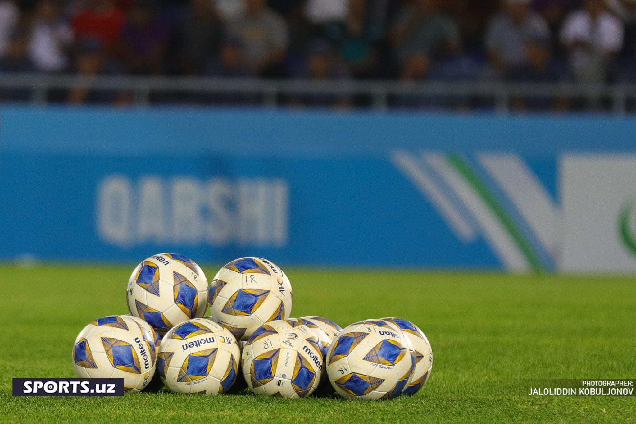 U23 Uzbekistan - Iran futbolchilar stadionda