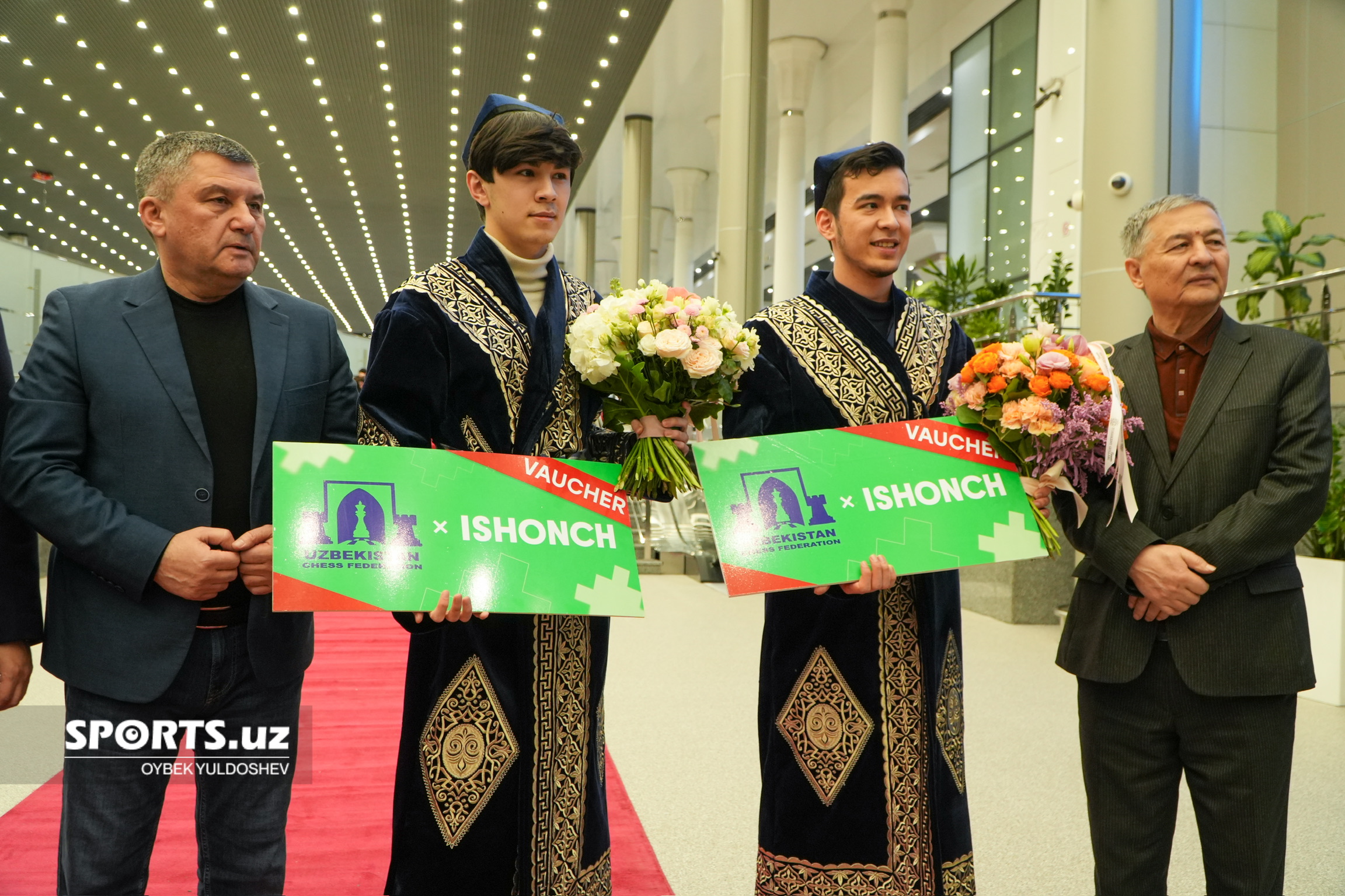 Нодирбек Абдусатторов ва Жавоҳир Синдаров аэропорт