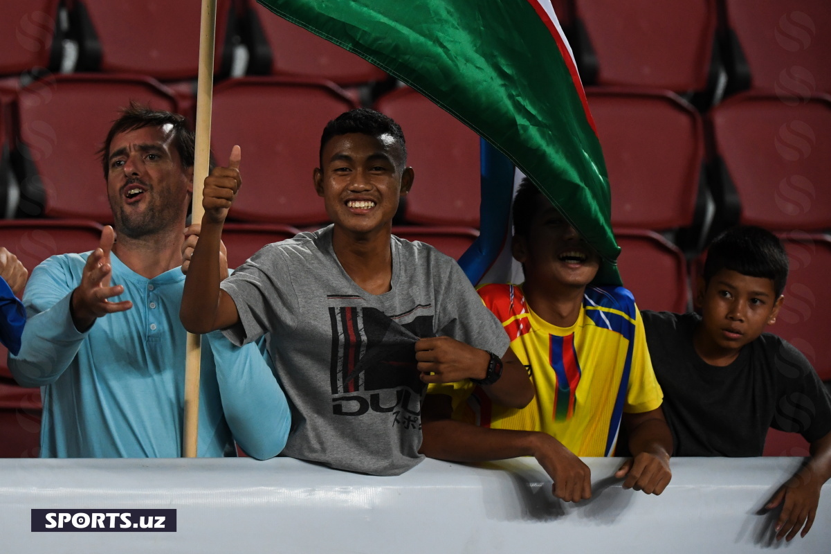 aus_uzb fans