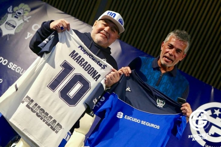 Maradona sign1