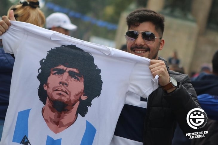 Maradona sign1