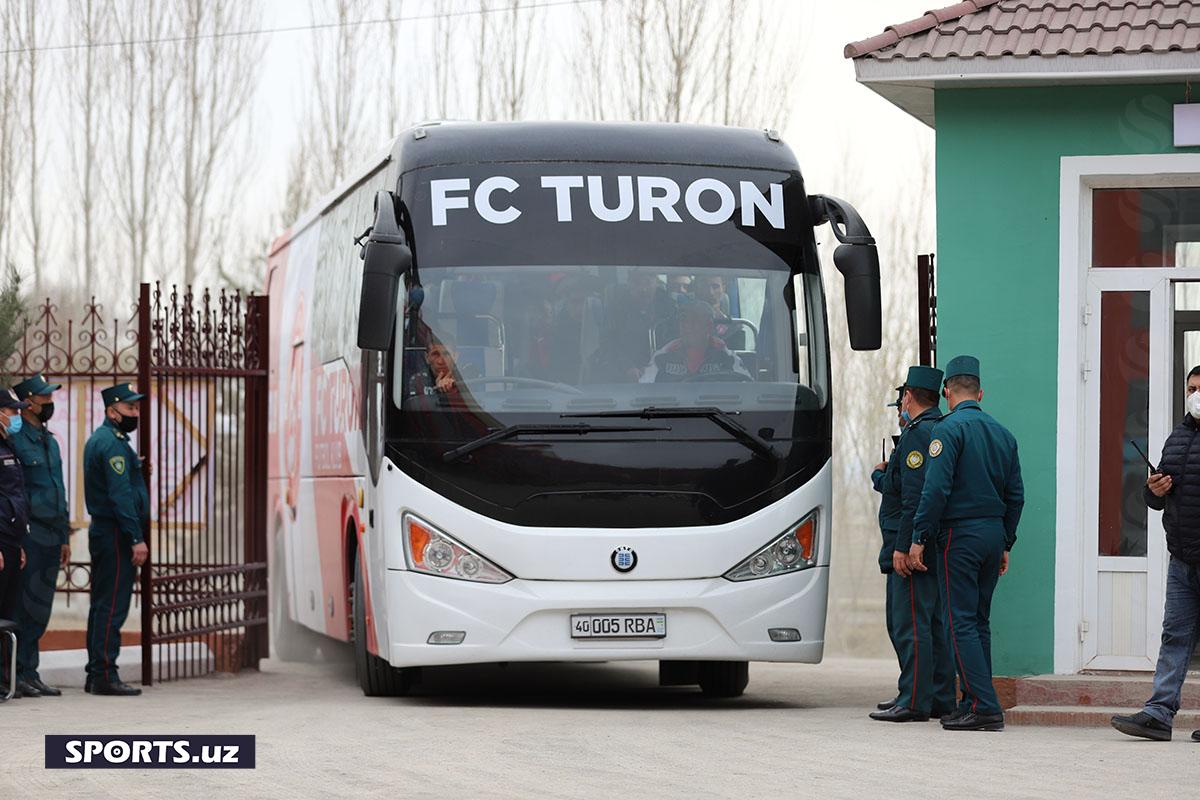 Turon-Qoqon stadionga kelishdi