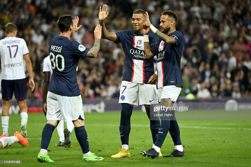 Псж месси неймар мбаппе. Месси Неймар Мбаппе. Мбаппе ПСЖ 2022. Messi Neymar Mbappe PSG